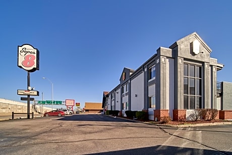 Americas Best Value Inn - Wichita West / Airport - Alojamientos en WICHITA