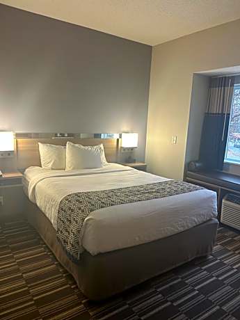 1 Queen Bed Non-Smoking