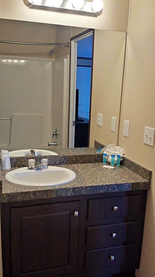 Instalodge Hotel and Suites Karnes City