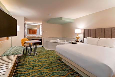 King Suite with Whirlpool - Non-Smoking