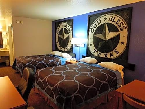 Super 8 by Wyndham Cleburne