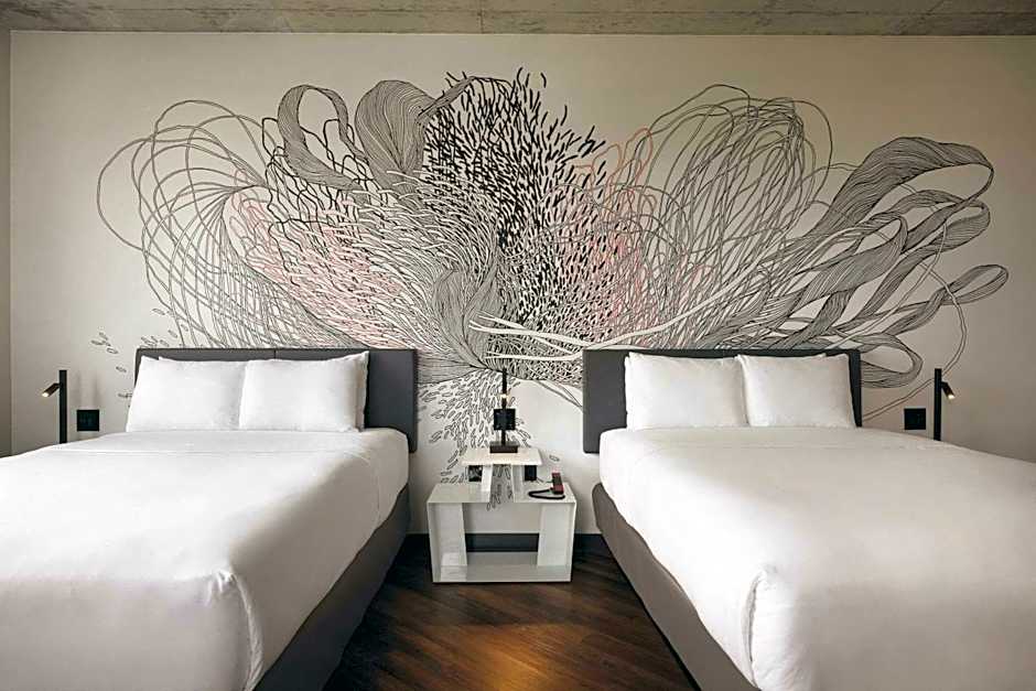 Radisson RED Miami Airport