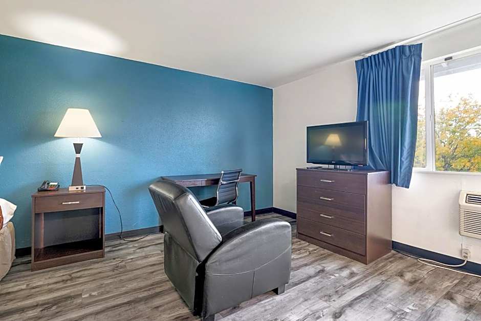 Kennewick Suites