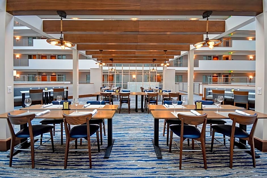 Embassy Suites by Hilton Omaha Downtown Old Market Reservations Center