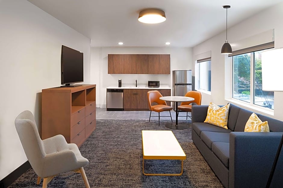 River's Edge Hotel Portland, Tapestry Collection by Hilton