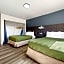 Econo Lodge Inn & Suites