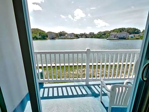 Seashire Inn & Suites