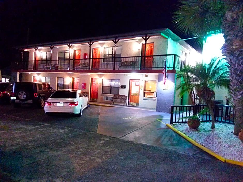 Merida Inn & Suites
