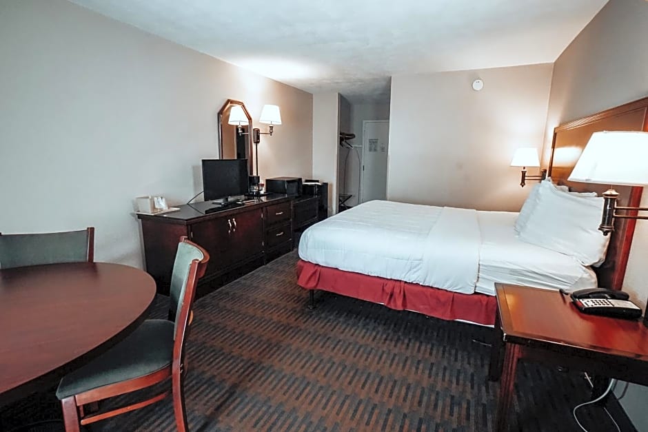 Lamplighter Inn and Suites - North
