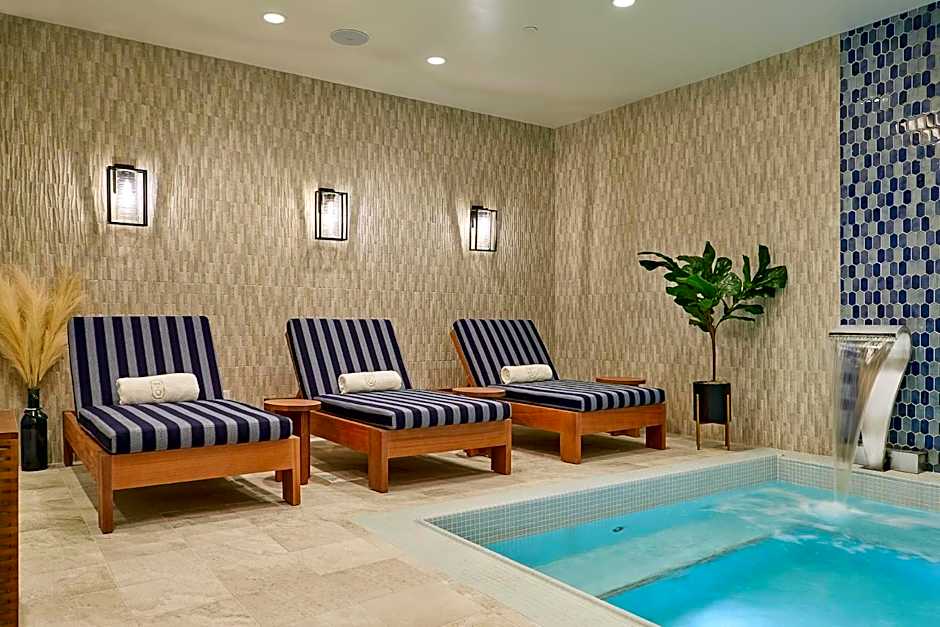 124 on Queen Hotel & Spa