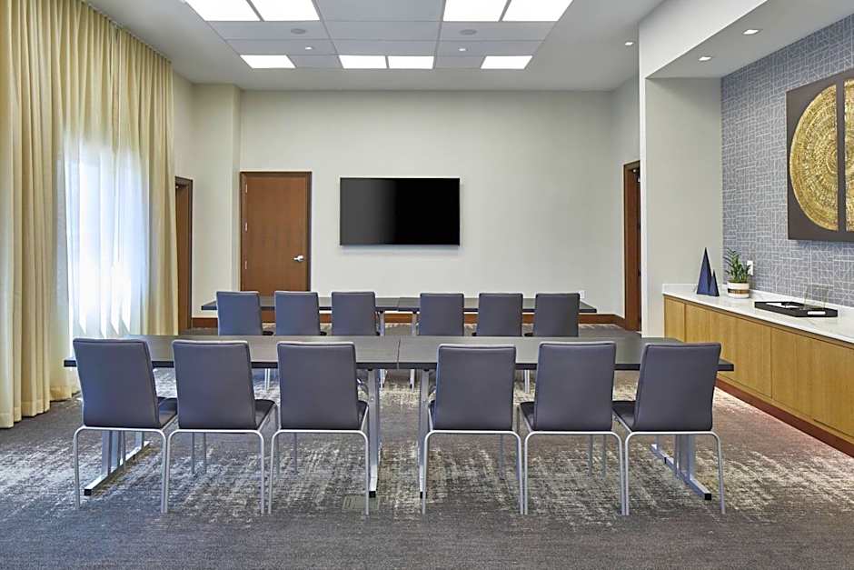 AC Hotel by Marriott Atlanta Airport Gateway