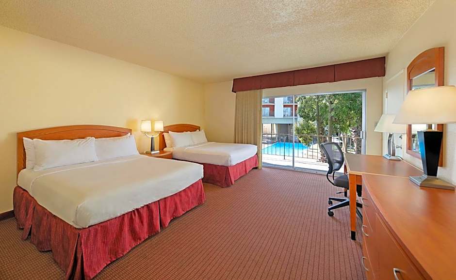 Golden Sails Hotel