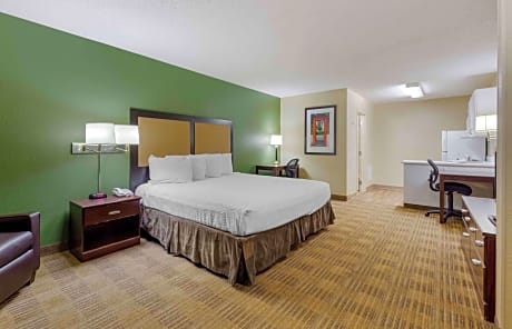 Studio with 1 King Bed - Non-Smoking