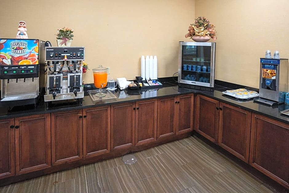 Clarion Hotel Detroit Metro Airport