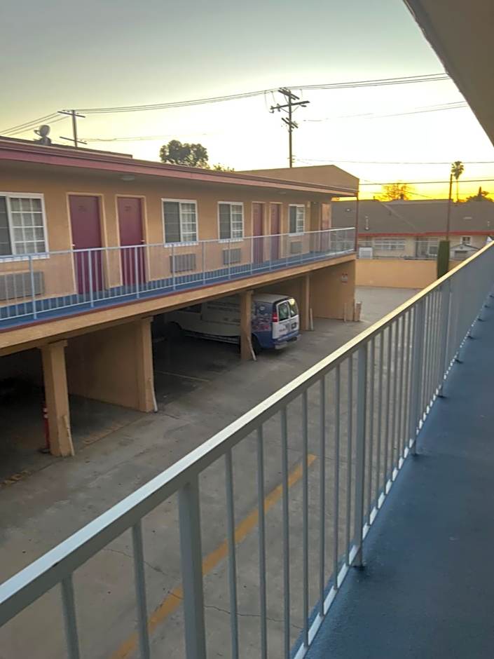 Deluxe Inn LA