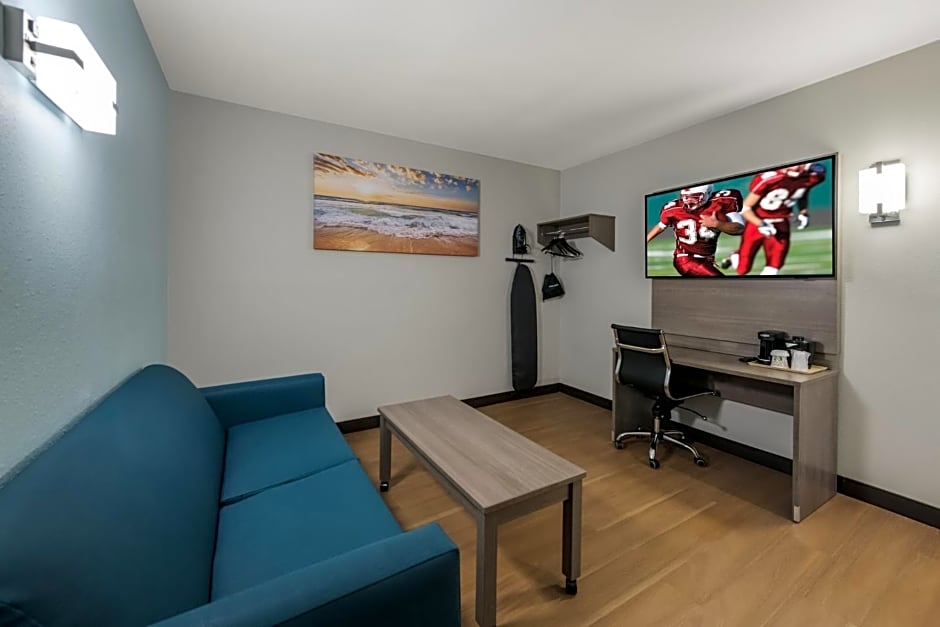 Red Roof PLUS & Suites Virginia Beach - Seaside
