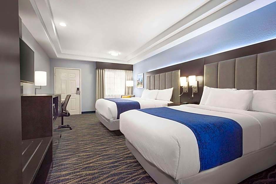 Days Inn & Suites by Wyndham Houston Hobby Airport