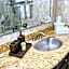 Waterfront Room, Heated Pool, Tiki Bar & Grill