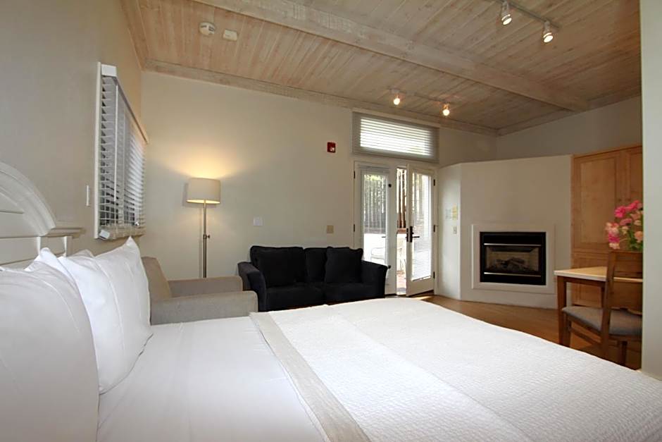 Lobos Lodge