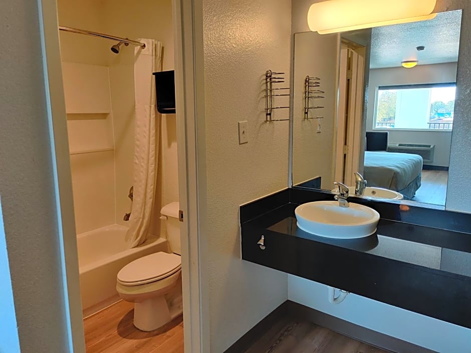 Red Roof Inn Houston - Jersey Village