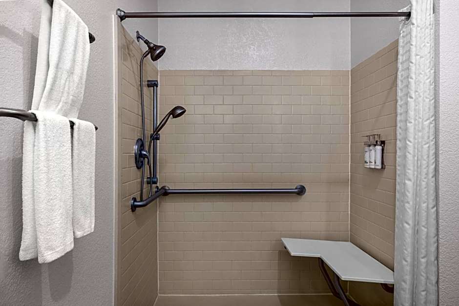 Candlewood Suites Alexandria