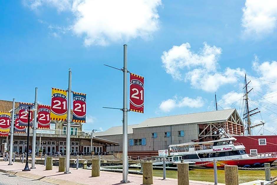 Harbor House at Pier 21