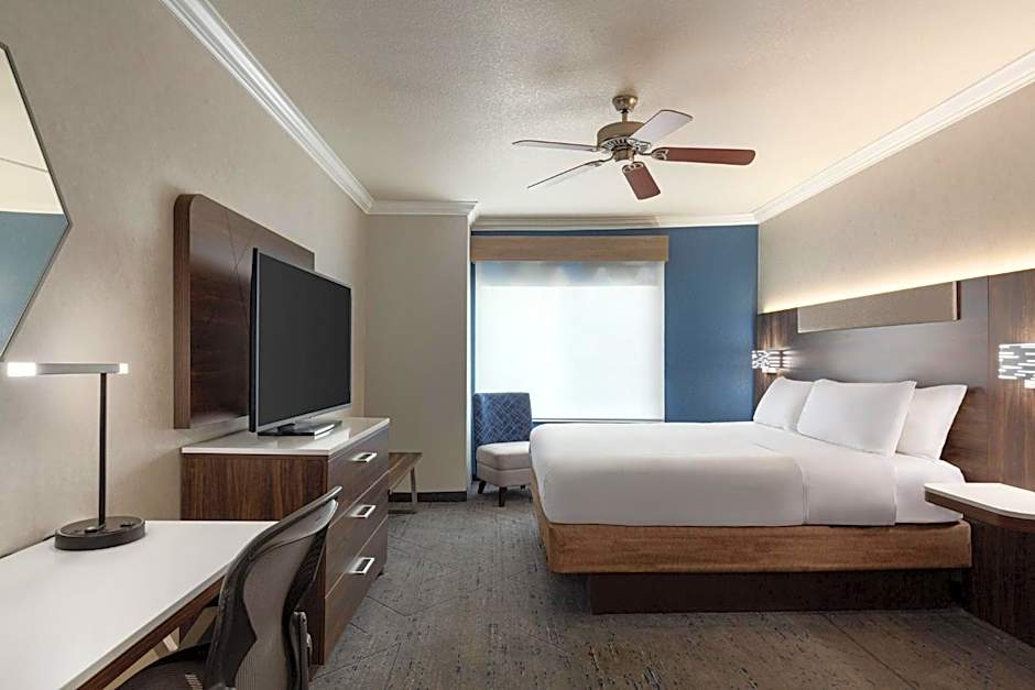 Holiday Inn Express Hotel & Suites Bakersfield Central