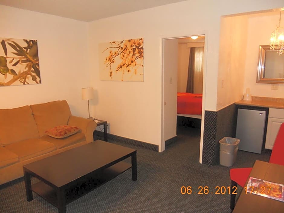 Tradewinds Airport Hotel