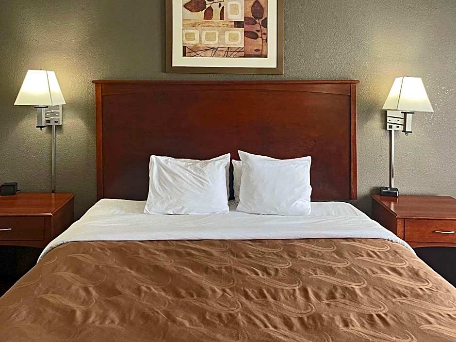 Quality Inn & Suites Cincinnati Sharonville