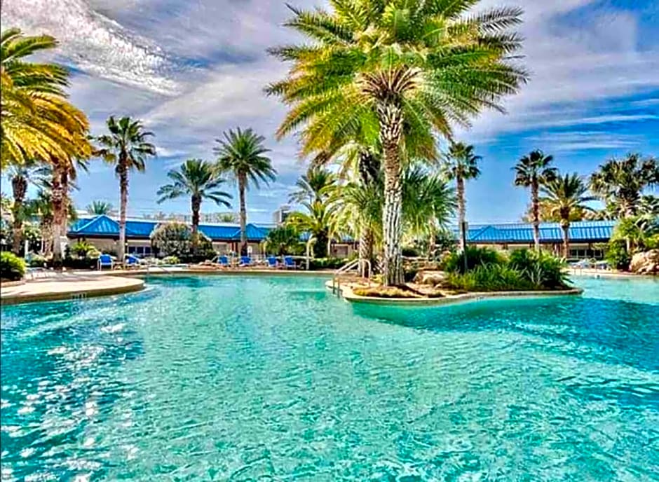 Pink Sunsets at the Palms of Destin Across from Beach, Heated Pool Shuttle & Dining