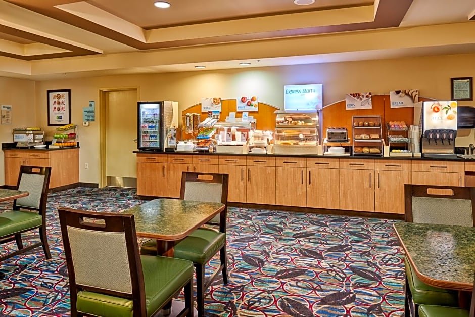Holiday Inn Express & Suites El Paso Airport