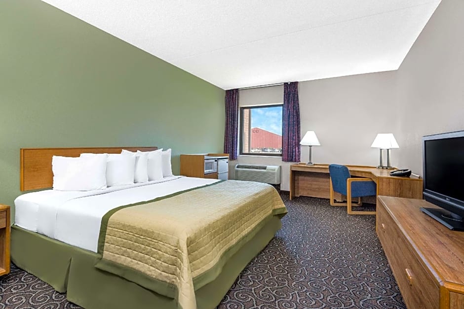 Baymont by Wyndham Muncie Near Ball State University