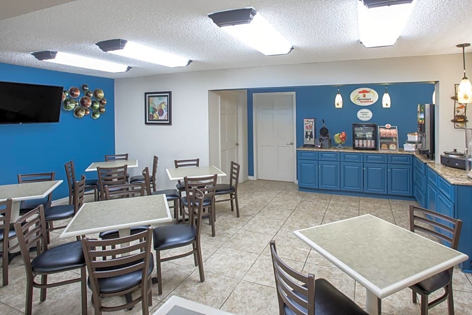 Super 8 by Wyndham Independence Kansas City