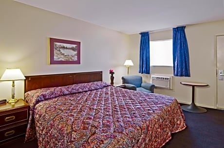 1 King Bed Non-Smoking