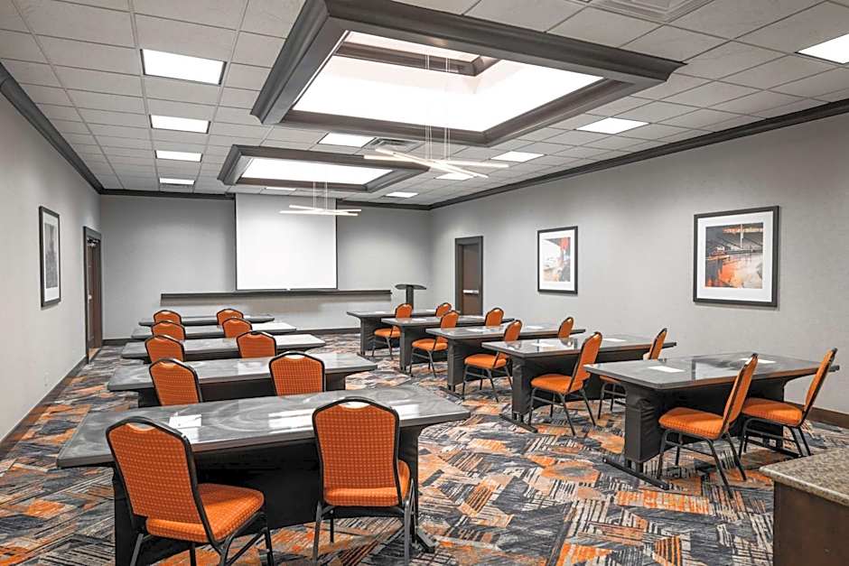 Hampton Inn By Hilton Evansville Airport