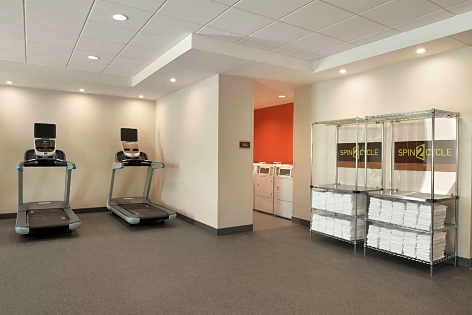Home2 Suites by Hilton Milwaukee Airport