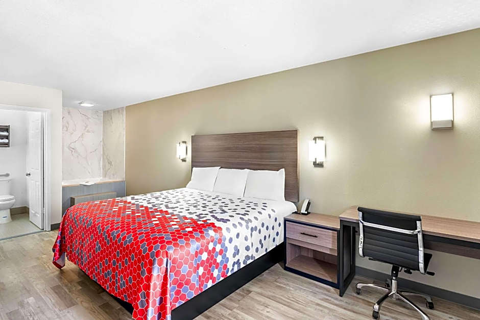 Econo Lodge Inn & Suites
