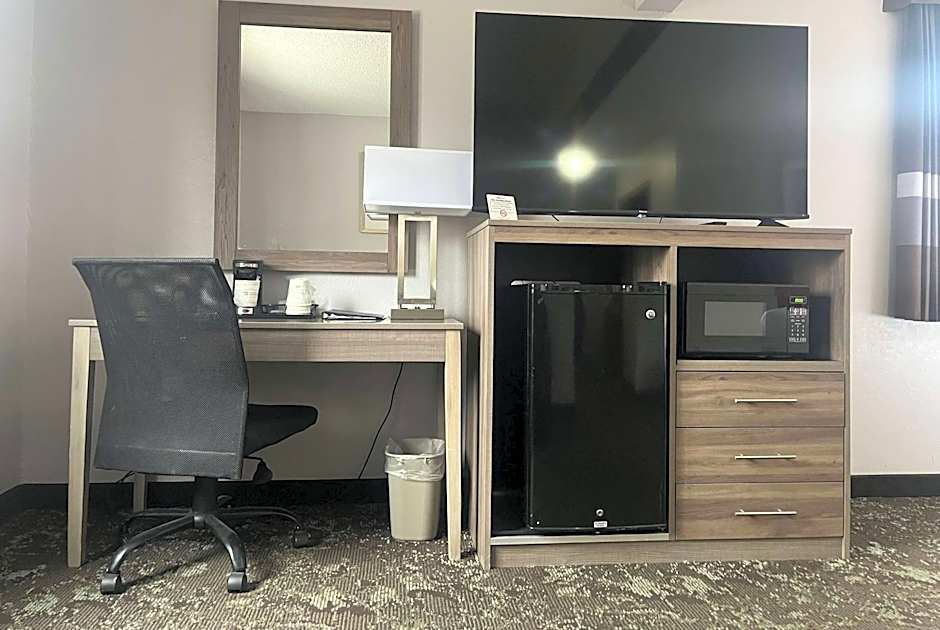Ramada by Wyndham Cedar Rapids South