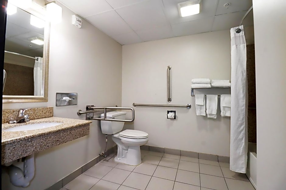 Holiday Inn Express and Suites Meriden