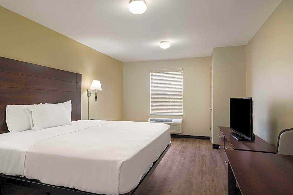 Suburban Studios Denver Central-Arvada
