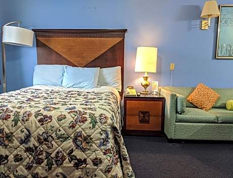 Queen Room - Non-Smoking