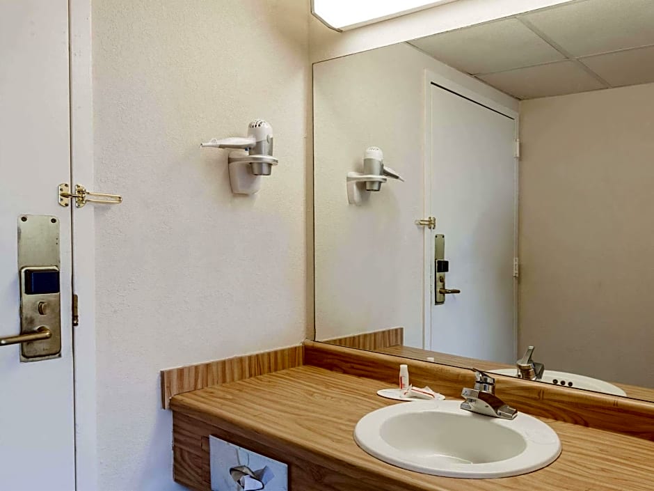 Days Inn by Wyndham Syracuse