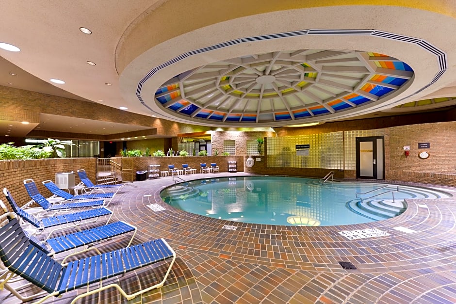 Edward Hotel and Convention Center