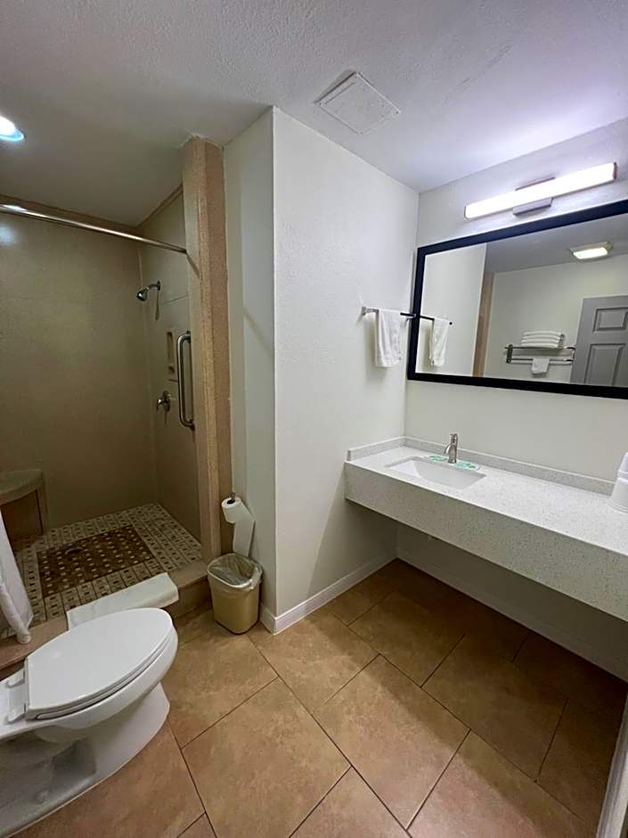Super 8 by Wyndham McAllen/Downtown