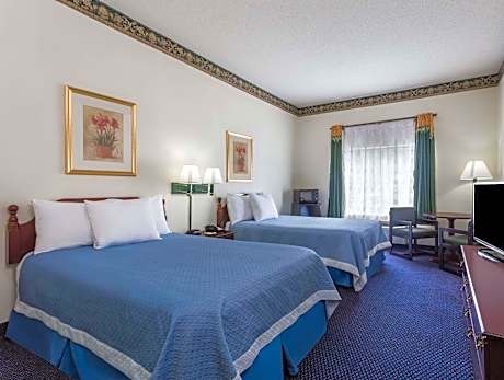 1 King Bed Nonsmoking