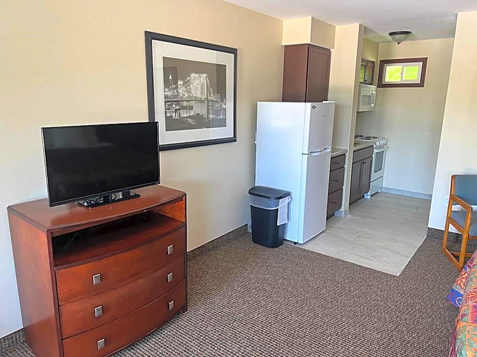 All Star Inn & Suites