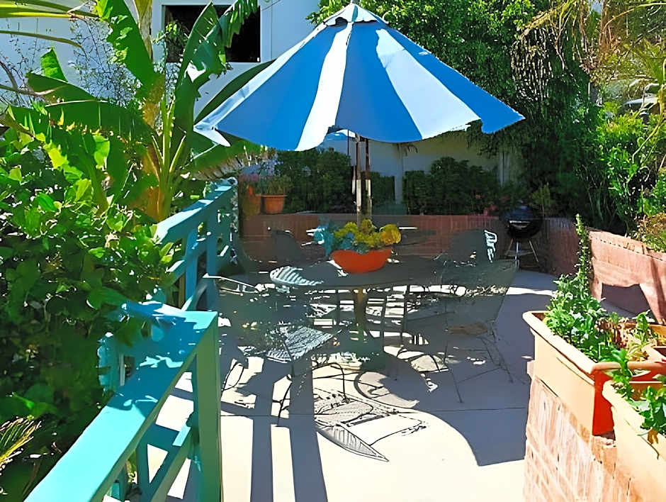 The Palomar Inn