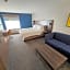 Holiday Inn Express Hotel & Suites Cincinnati-Blue Ash