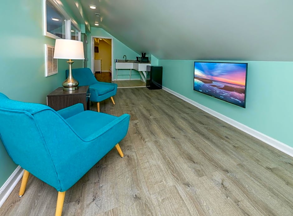 Commander Beach House Hotel
