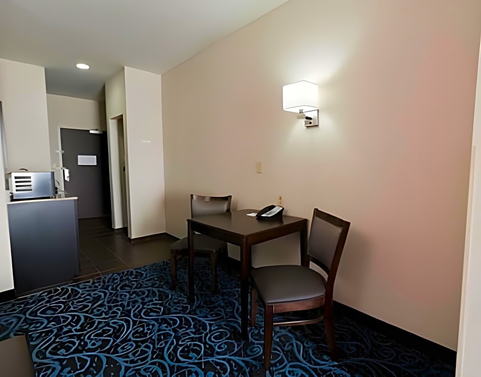 Holiday Inn Express & Suites - New Philadelphia Southwest